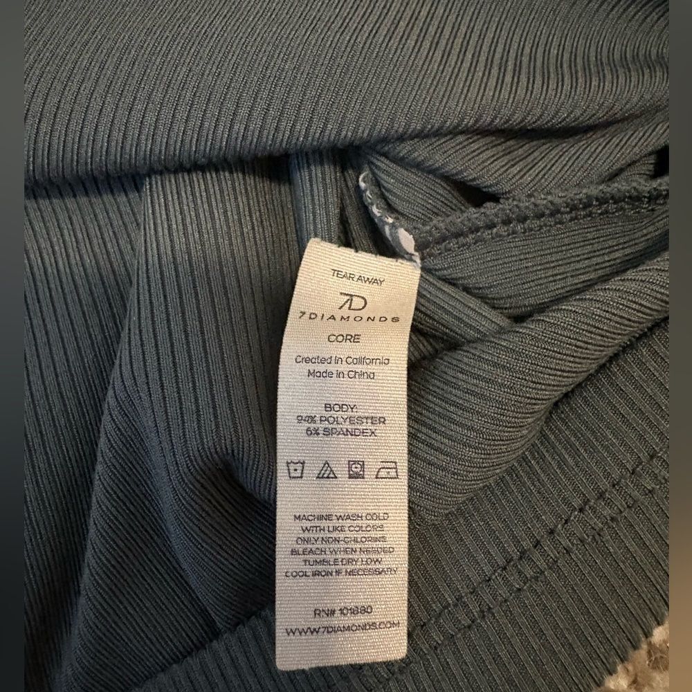 7 Diamonds Core Ribbed Crop Tee in Basil - Picture 3 of 5